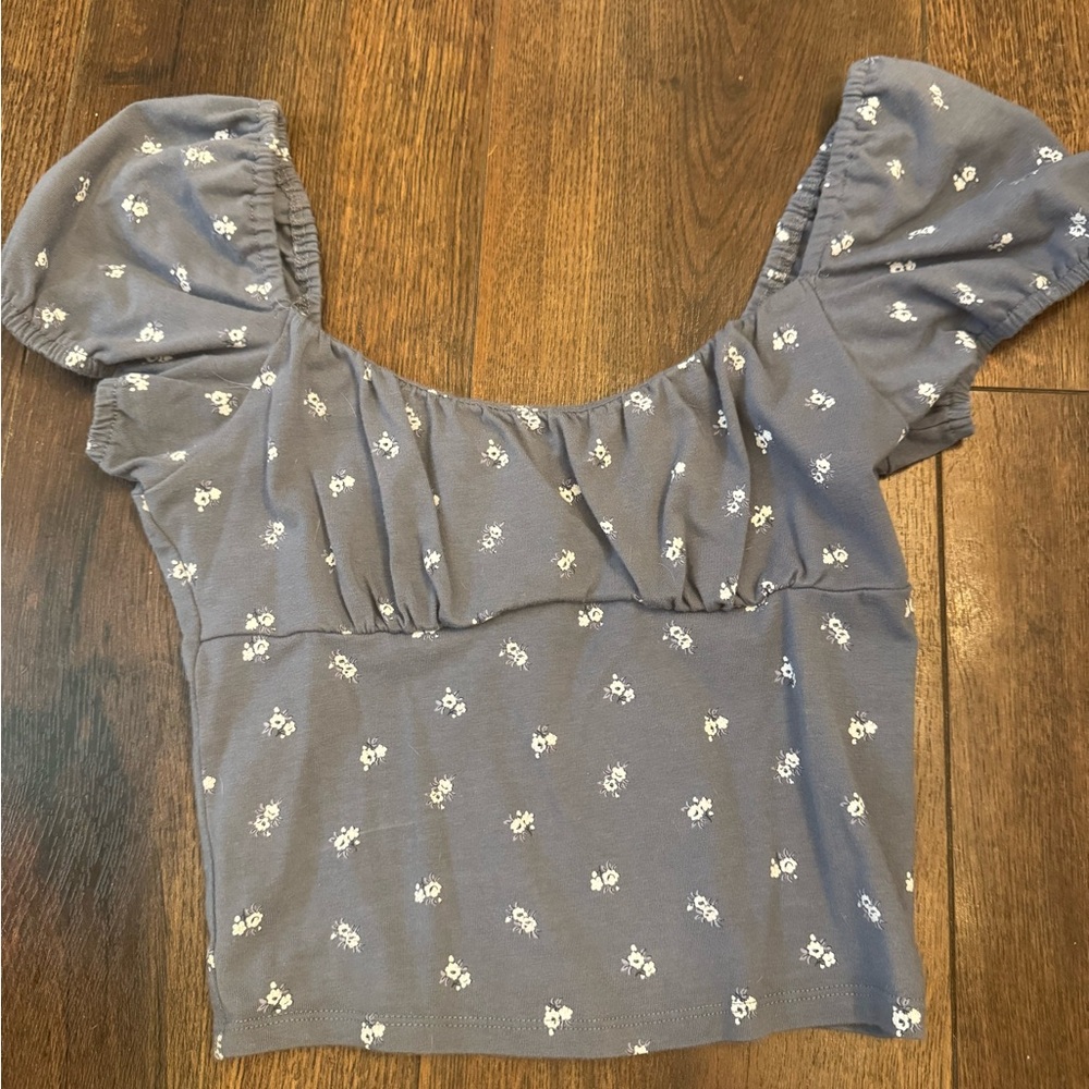 Hollister Gray Ruffled Crop Blouse with Short Sleeves